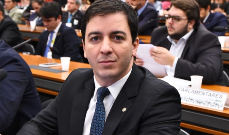 Célio Studart já recebeu aval do PSD para assumir secretaria de Elmano quando convite ocorrer