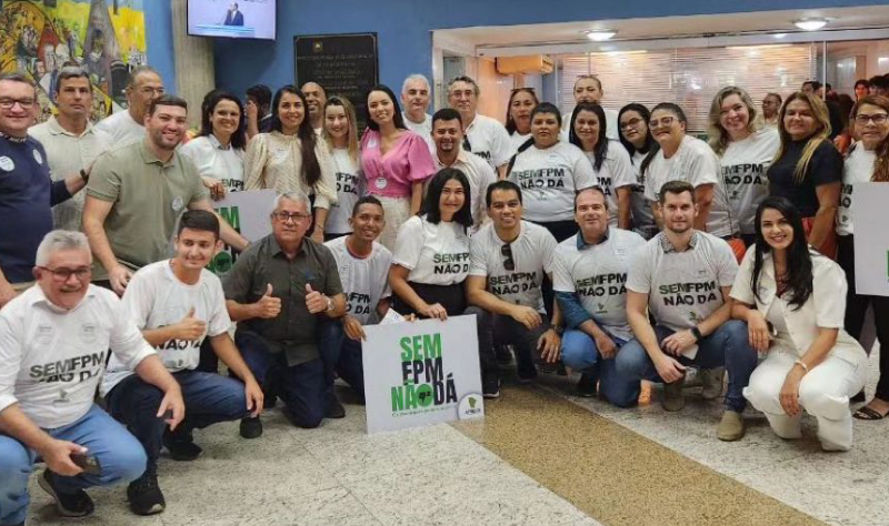 Prefeitos do Ceará paralisam atividades e fazem ato na Assembleia Legislativa nesta quarta