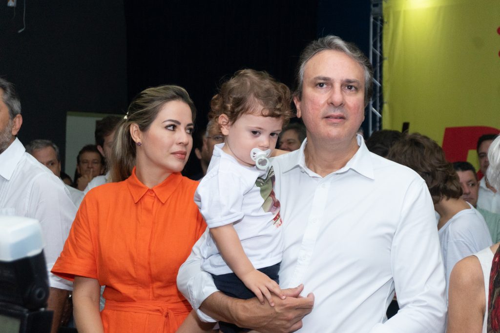
				Onélia, José e Camilo Santana 
				