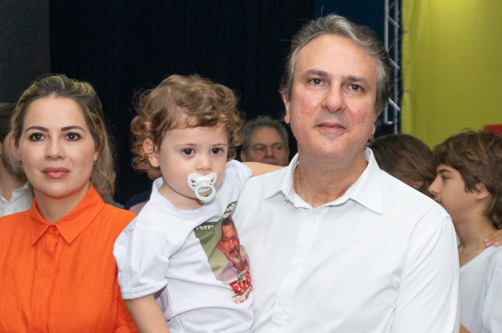 
				Onélia, José e Camilo Santana 
				