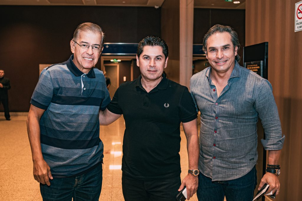 
				Paulo César Norões, Pompeu Vasconcelos e Loredan Bernutty 
				