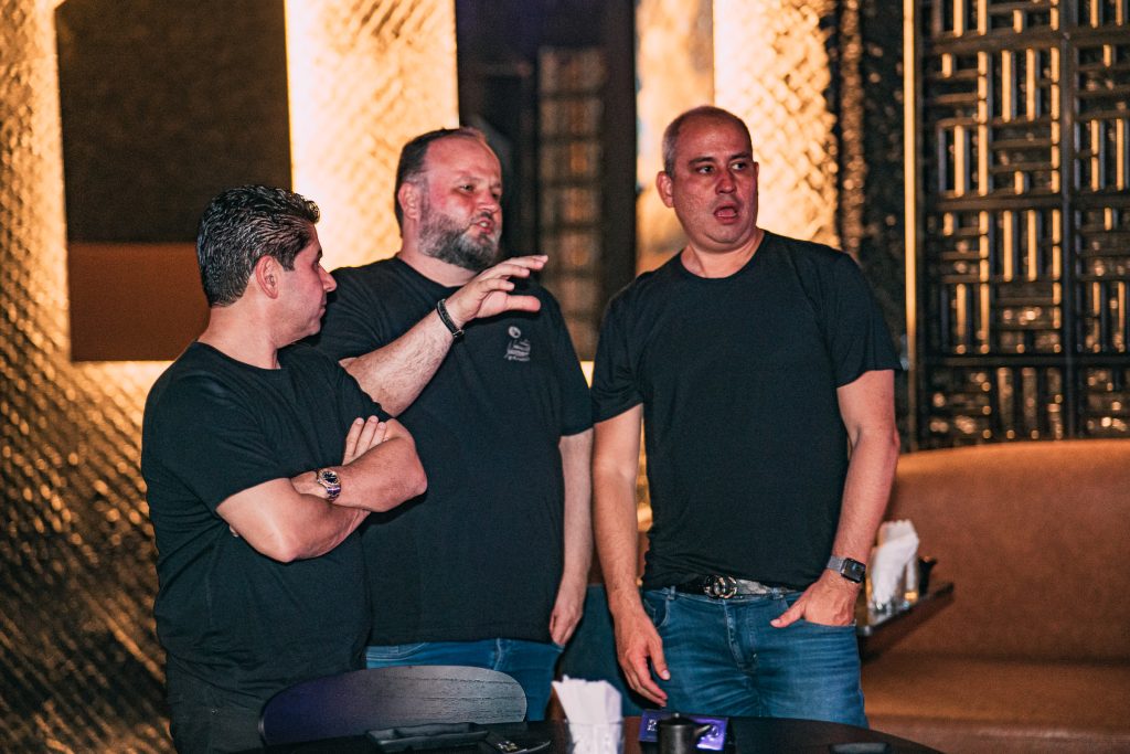 
				Pompeu Vasconcelos, Leo Parestrelo e André Linheiro    
				