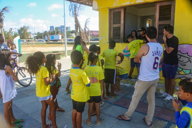 Solidariedade - 35ª edição do McDia Feliz: Instituto Povo do Mar distribui mil sanduíches para crianças e adolescentes