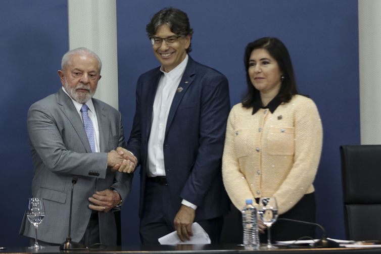 Professor Márcio Pochmann toma posse como presidente do IBGE Professor Márcio Pochmann toma posse como presidente do IBGE