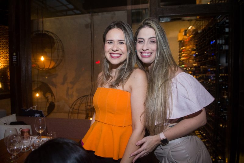 Noite imperdível - Muita música, gastronomia e diversão. Foi assim a Super Quinta no Sótão Club do Moleskine