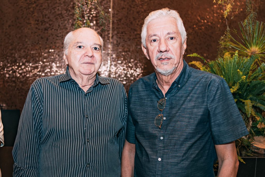 
				Roberto Costa e César Catribb 
				