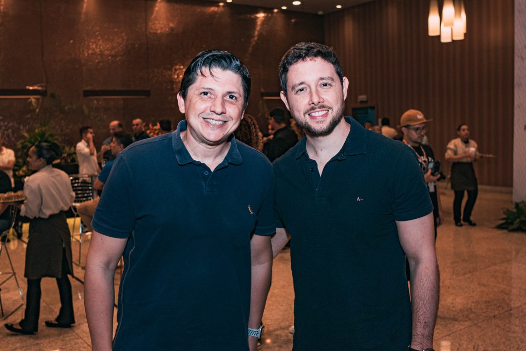 
				Rodrigo Rodrigues e Adriano Carvalho 
				