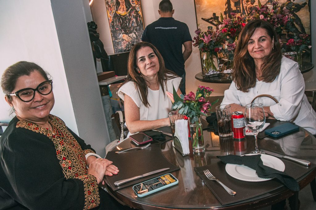 Sandra Nobrega, Isabela Brasil E Ivana Rebelo