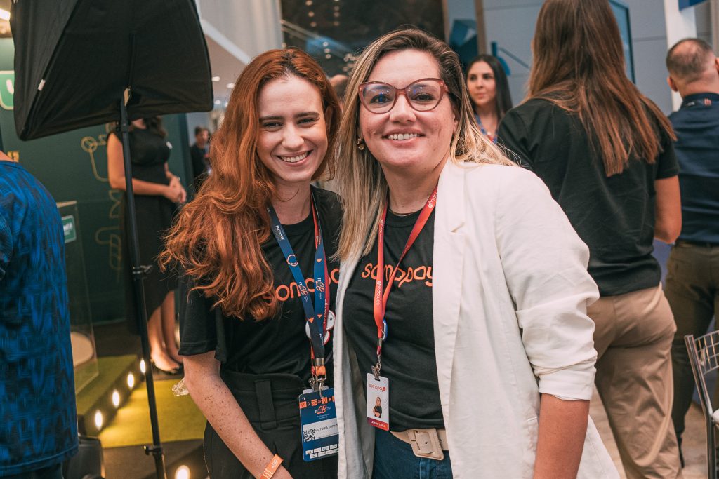 Vitoria Tomasio E Tatiane Lopes