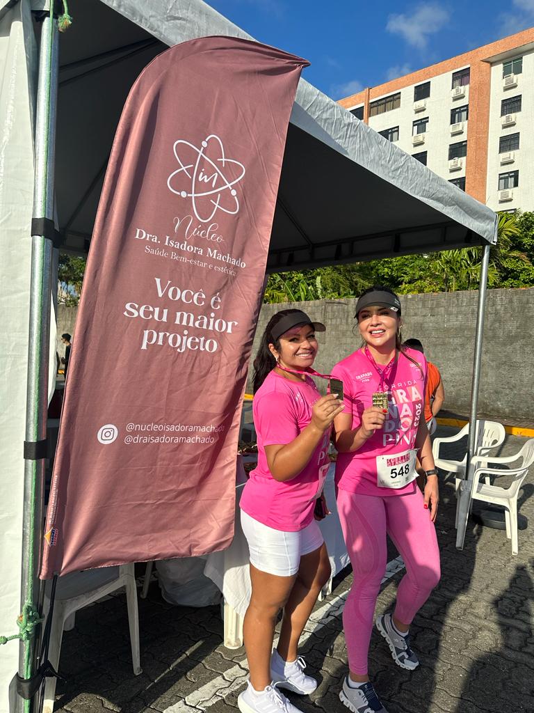 Com um stand concorrido, Dra. Isadora Machado marca presença na primeira corrida Granado Pink, em Fortaleza