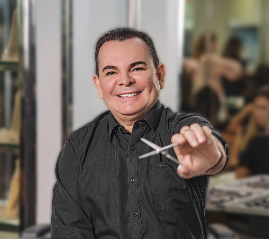 Walker Santiago explica por que o Mocha Mousse é a cor tendência para os cabelos Walker Santiago explica por que o Mocha Mousse é a cor tendência para os cabelos