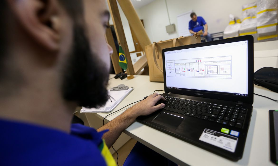 Apoiada pela FPeduQ, nova lei estabelece diretrizes para o ensino profissionalizante Apoiada pela FPeduQ, nova lei estabelece diretrizes para o ensino profissionalizante