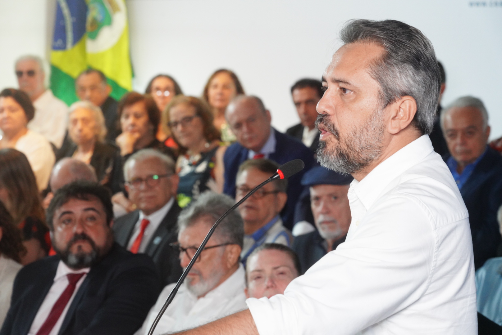 Elmano anuncia transformação de mausoléu do Palácio da Abolição em monumento a abolicionistas cearenses