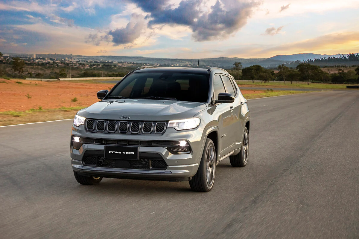 Jeep cresce 5% e mantém Commander e Compass líderes em seus segmentos