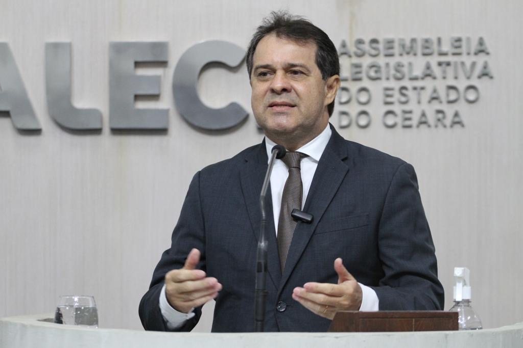 Evandro Leitão comenta período à frente do Governo do Estado e anuncia apoio à Santa Casa