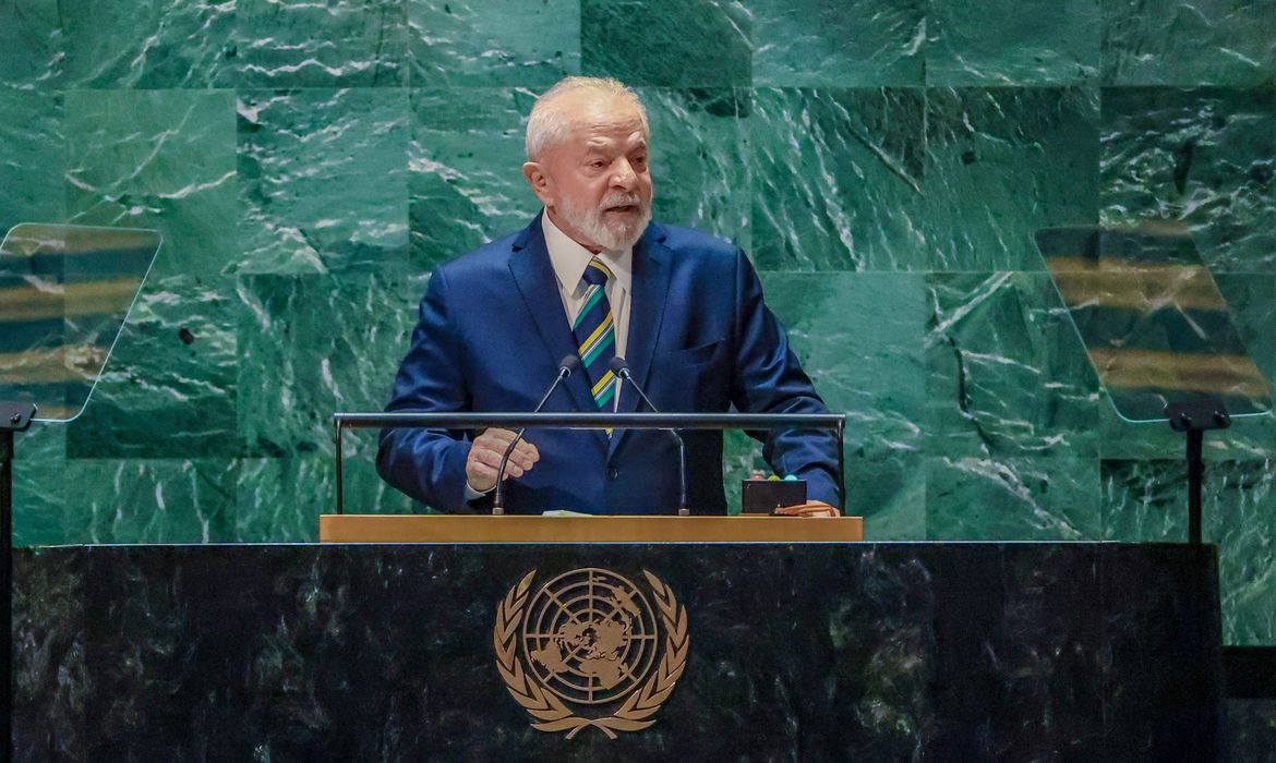 Lula desembarca no Brasil após extensa agenda em Cuba e Nova York Lula desembarca no Brasil após extensa agenda em Cuba e Nova York