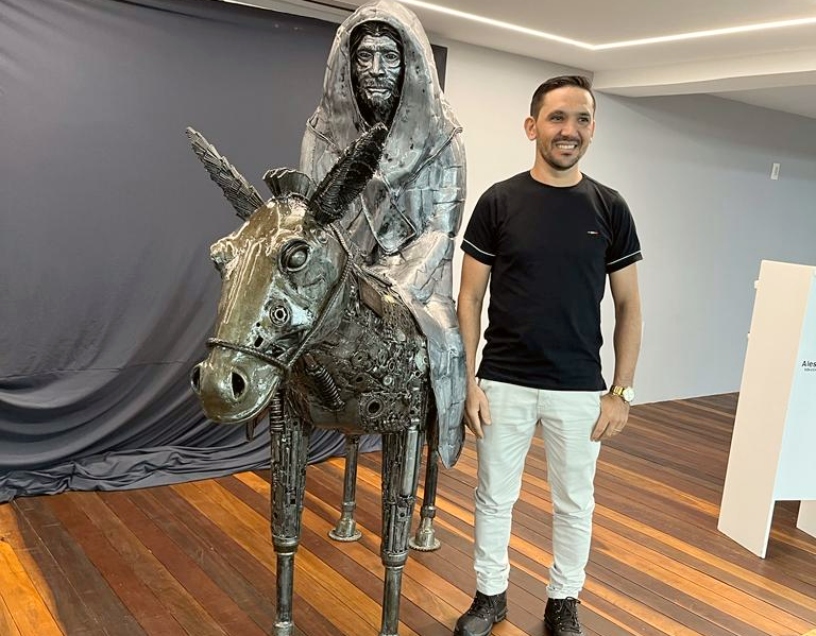 Artesão de Jaguaribara terá escultura em sucata leiloada no Amigos em Ação 2023
