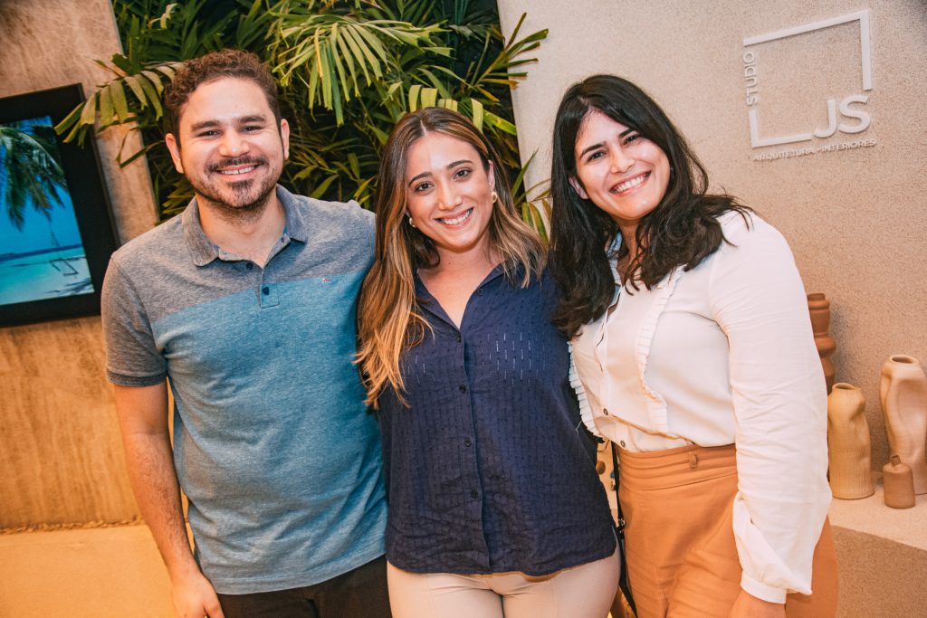 Andre Lavor, Sara Carioca E Desirre Castro
