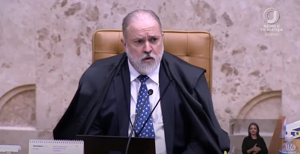 Aras faz último discurso no STF como procurador-geral da República