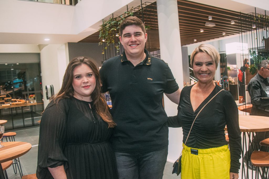 Camila Loyola, Renzo Loyola E Cybele Matos