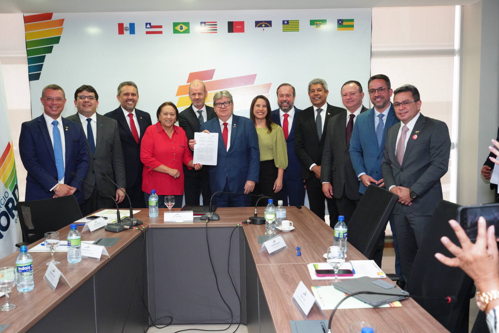 Ceará e demais estados do Nordeste firmam cooperação com o Banco Mundial para desenvolver cadeia do Hidrogênio Verde Ceará e demais estados do Nordeste firmam cooperação com o Banco Mundial para desenvolver cadeia do Hidrogênio Verde