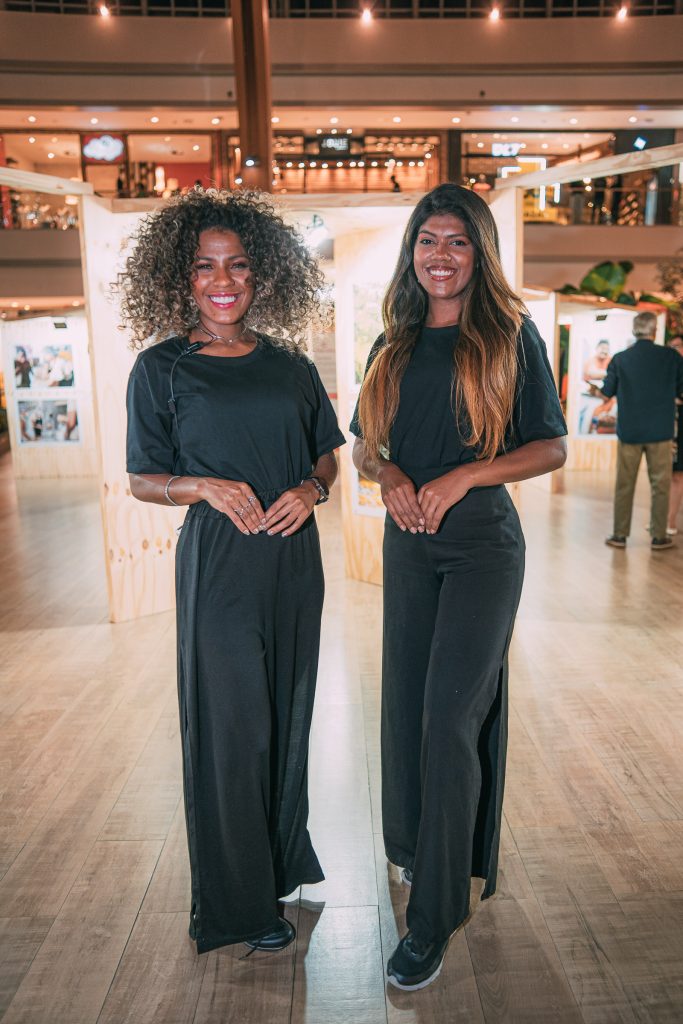 Claudia Goncalves E Caroline Batista