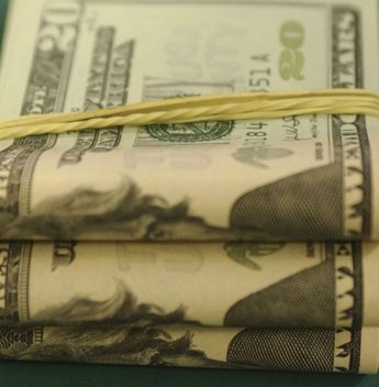 Dólar cai para R$ 5,19, mas sobe 1,53% na semana