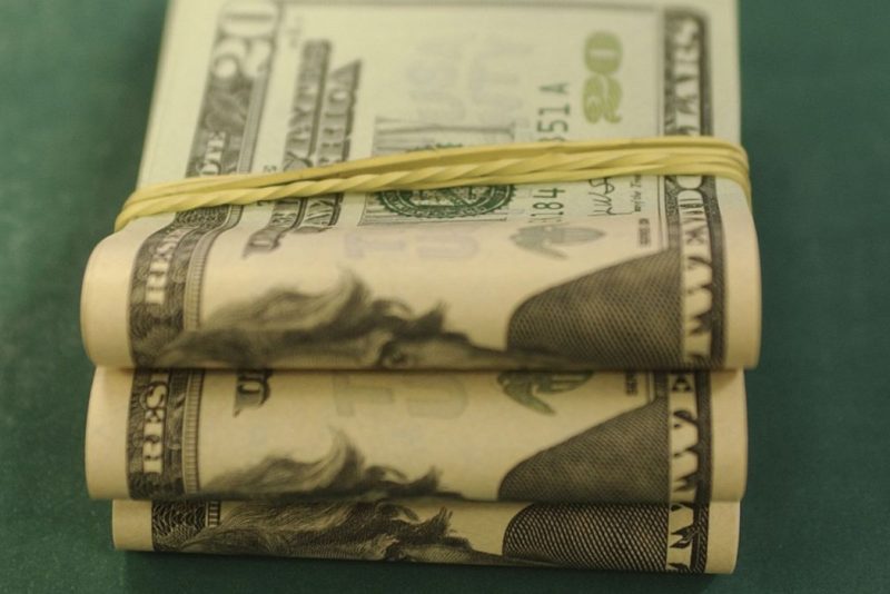 Dólar cai para R$ 5,19, mas sobe 1,53% na semana