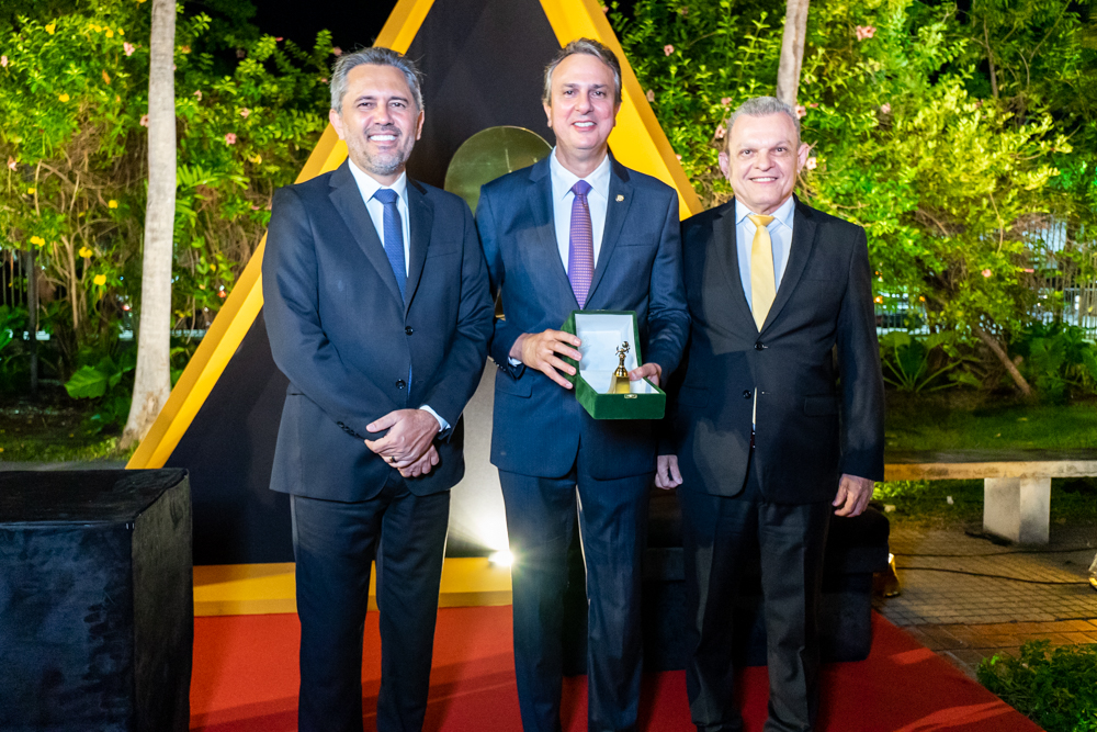 Sereia de Ouro une Camilo, Elmano e Sarto no mesmo palanque; confira imagem