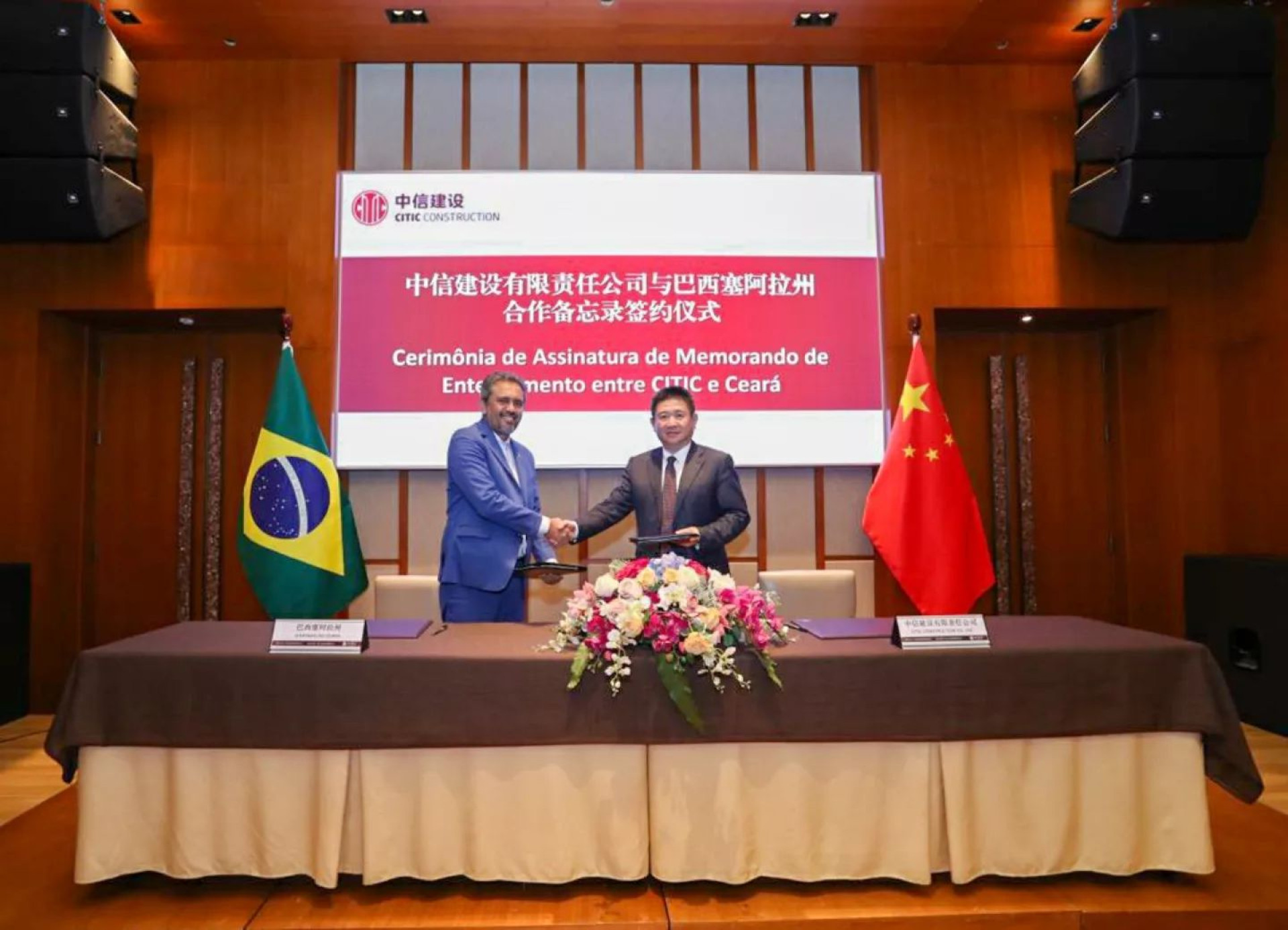 Elmano assina memorando com construtora chinesa visando tecnologia para construção de habitações sociais e escolas no Ceará Elmano assina memorando com construtora chinesa visando tecnologia para construção de habitações sociais e escolas no Ceará