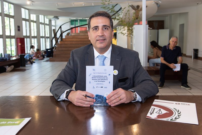 PROMOTOR DE JUSTIÇA - Hugo Frota Magalhães Porto lança livro sobre acessibilidade e tecnologias na Unifor