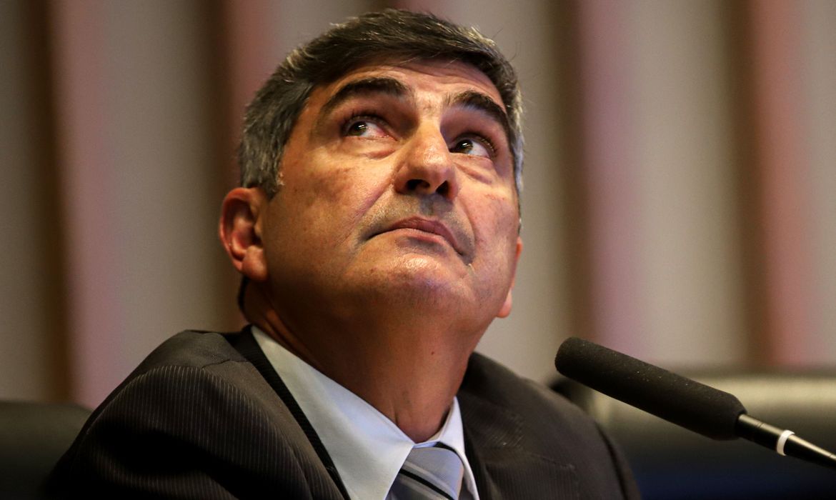 Ex-secretário do GSI diz que Gonçalves Dias reteve alertas de risco