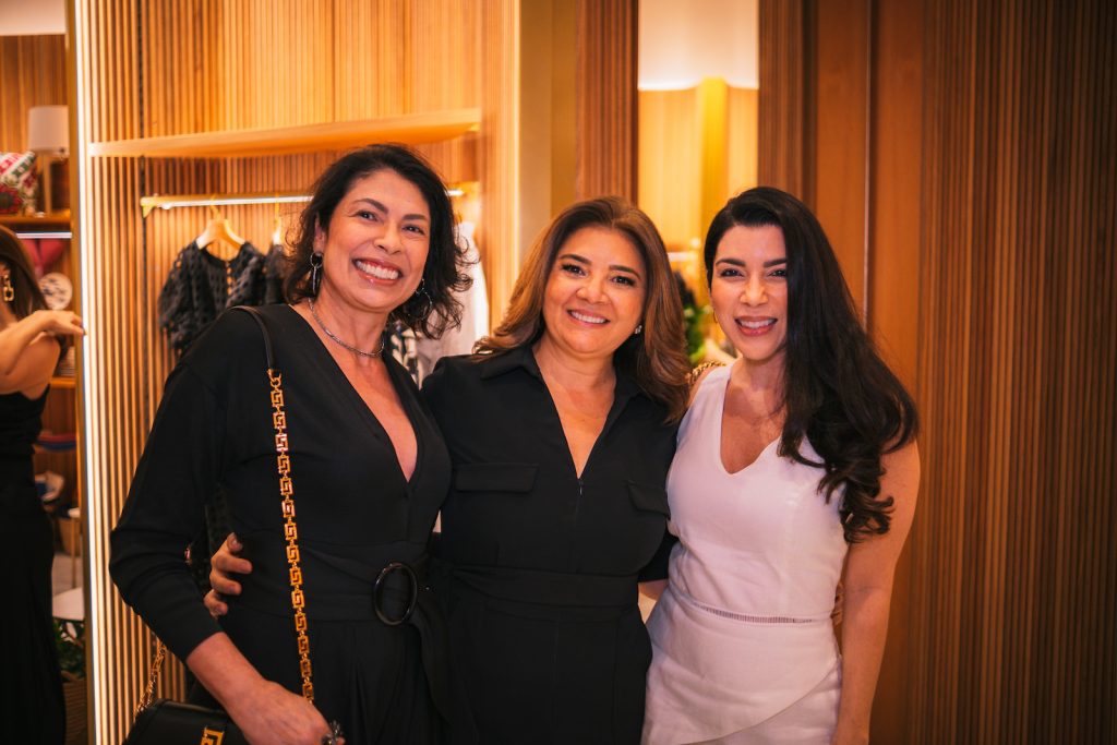 Insigne Lelis Monicacarvalho Amigas