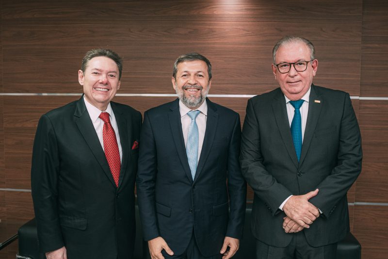 Reconhecimento - Cláudio Dias Branco é agraciado com a Medalha Boticário Ferreira na CMFOR