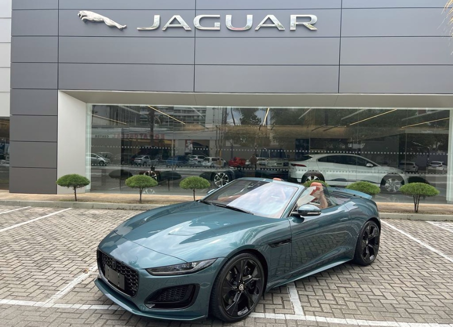 Extrema recebe o icônico F Type, modelo que celebra os 70 anos da Jaguar