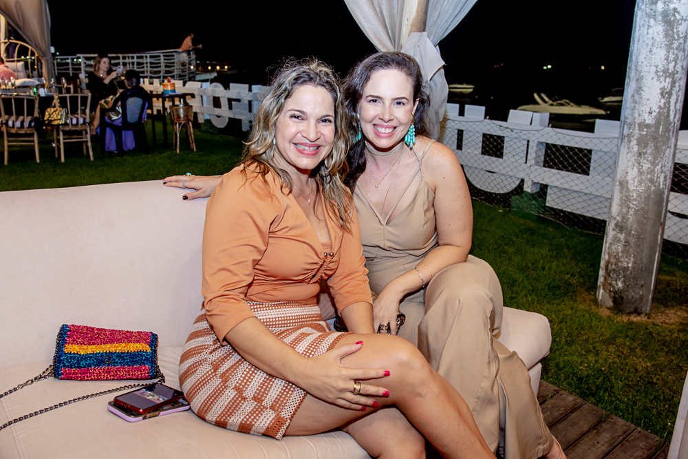 Karla Peixoto E Nicole Fiuza