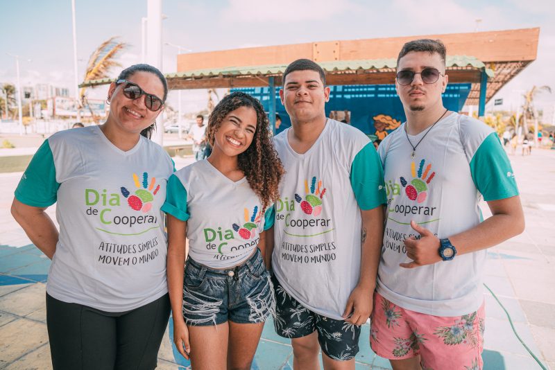 Responsabilidade Social - Institutos Unimed Fortaleza e Povo do Mar promovem ação de saúde na Praia do Futuro