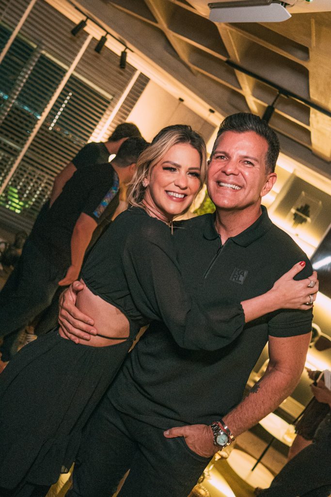 
				Mari Dafonte e Gustavo Serpa 
				