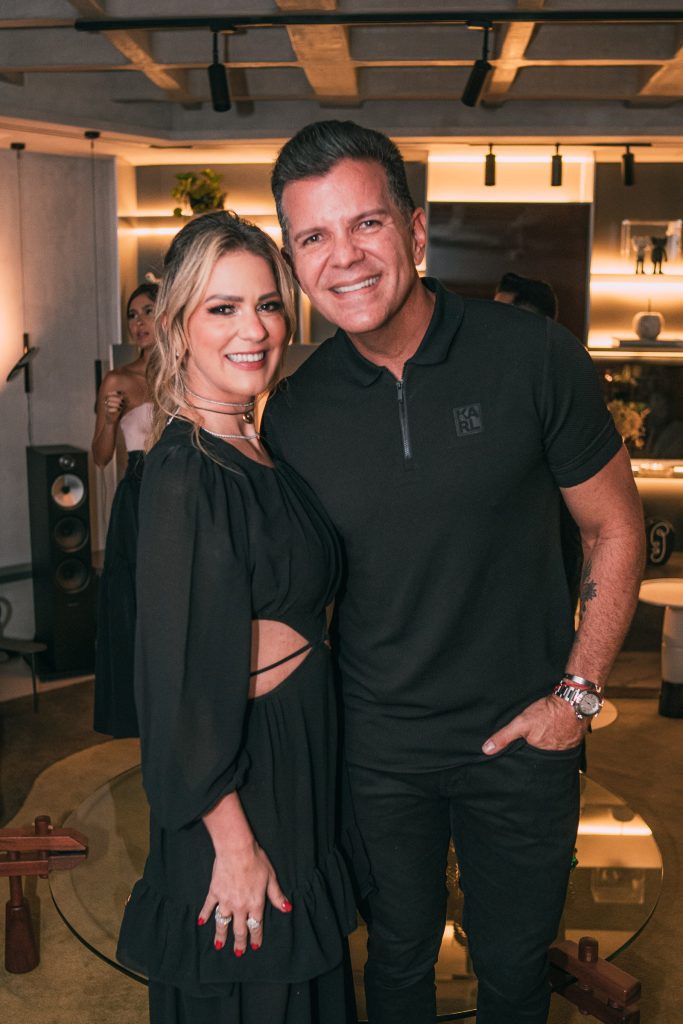 
				Mari Dafonte e Gustavo Serpa 
				