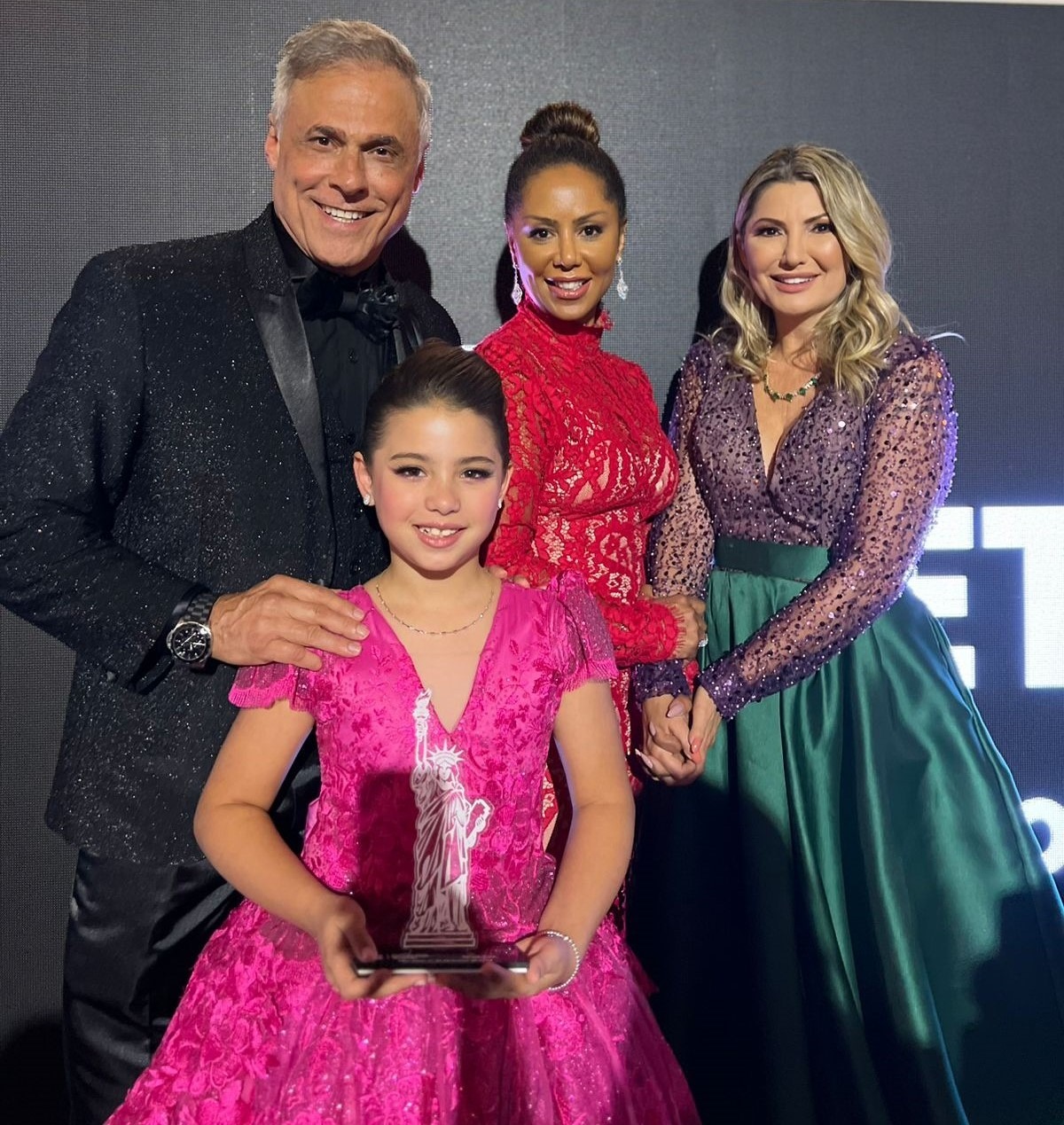 Estrela em ascensão: Sophia Eldo recebe prêmio internacional e celebra aniversário em Nova York