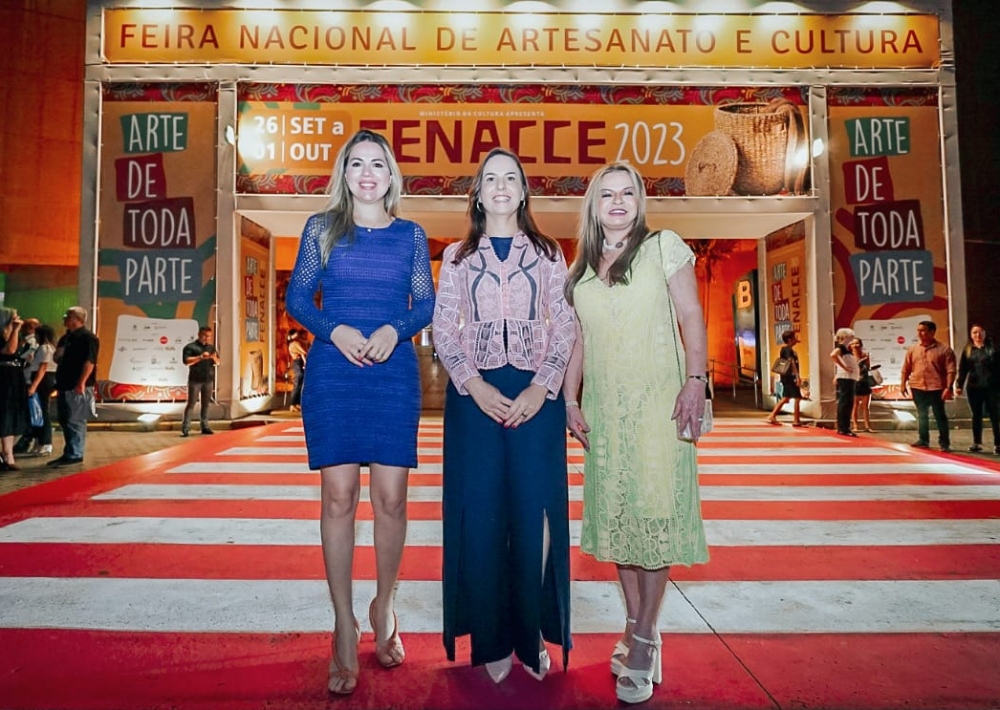 Onélia Santana, Lia Freitas e Ana Maria Lins dão brilho à abertura na Fenacce