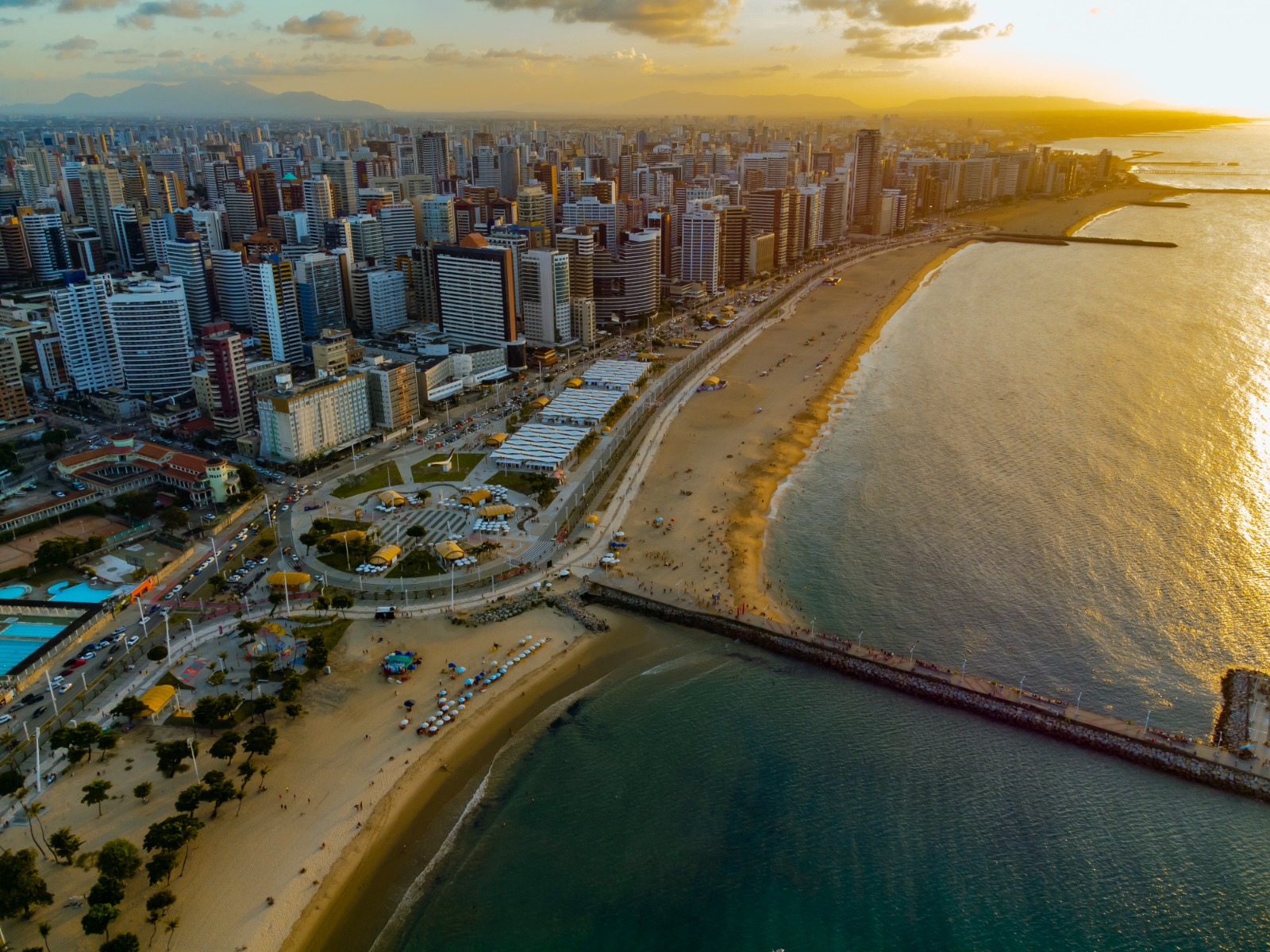 Fortaleza e Amontada estão entre destinos de viagem mais buscados para o fim do ano