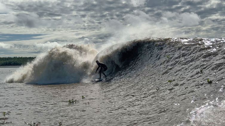 Boas ondas e “experiências” são combo para atrair surfistas ao Brasil