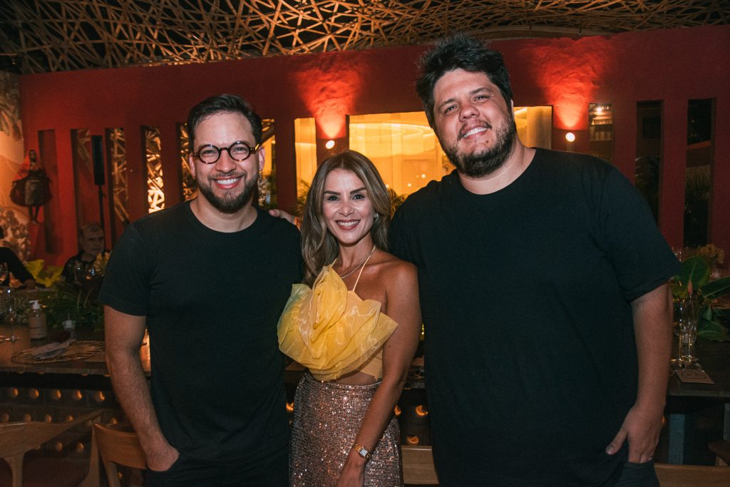 Phelipe Carvalho, Roberta Quaranta E Leo Paiva