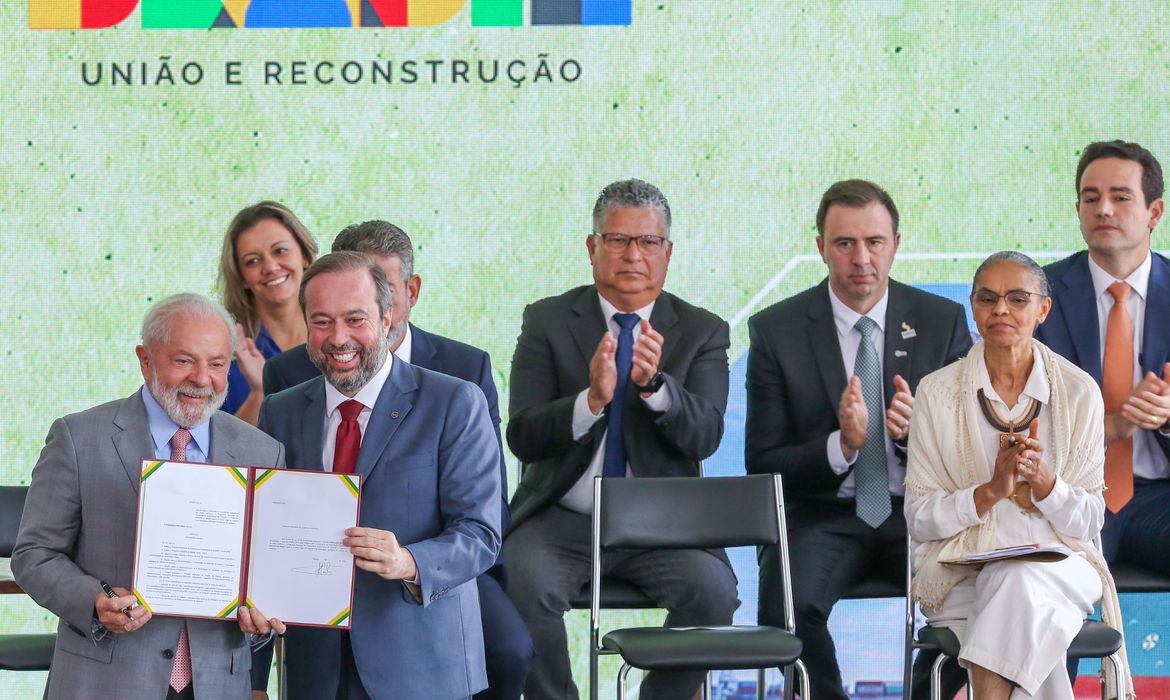 Projeto estimula a produção de biocombustíveis Projeto estimula a produção de biocombustíveis