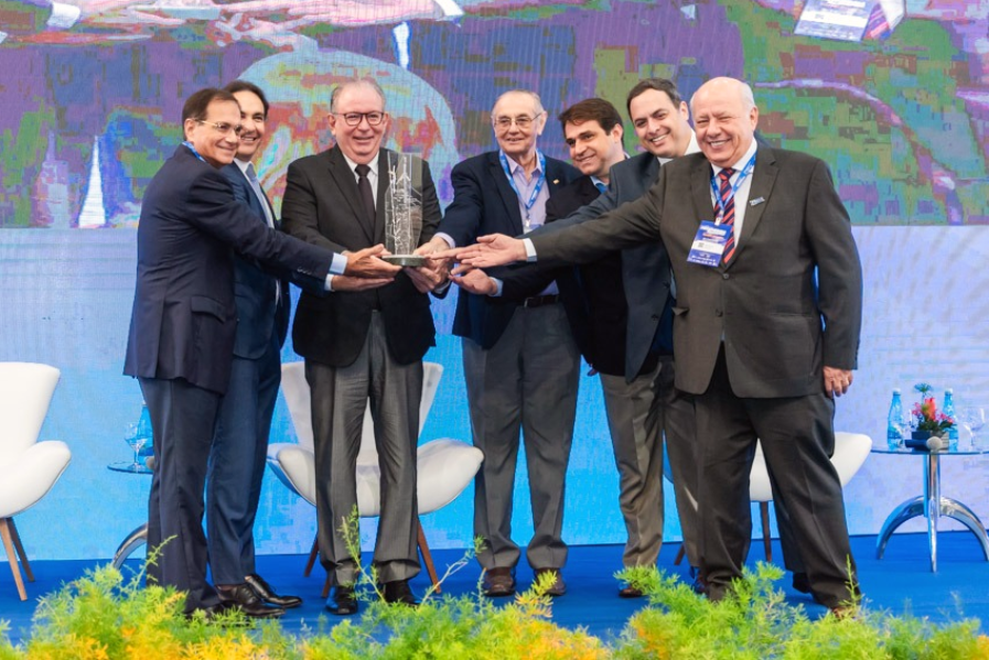 Ricardo Cavalcante agraciado com o Troféu Jurandir Picanço no Proenergia