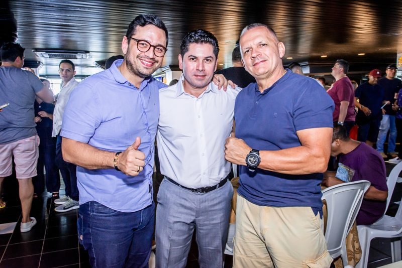 B-day - Secretário Mauro Albuquerque celebra troca de idade com brilho e homenagens no Iate Clube de Fortaleza