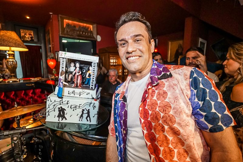 Duplo Brinde - Roberto Markan e Simaria celebram a nova idade no Moranga Bistrô