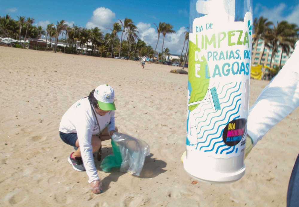 Prefeitura de Fortaleza promove ampla ação de limpeza de praias, rios e lagoas