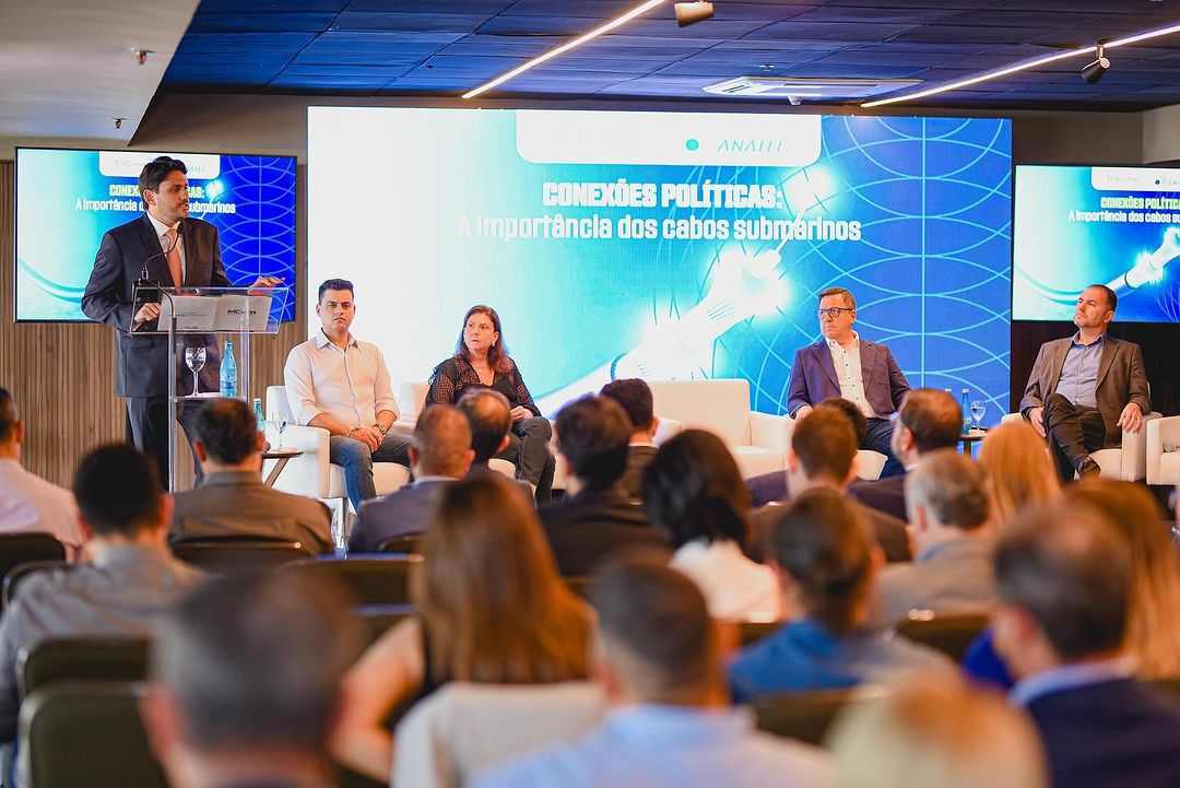 Ministro das Comunicações diz estar preocupado com usina de dessalinização na Praia do Futuro